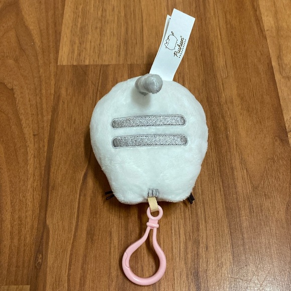 ❤️ Pusheen Mystery Plush Clip Keychain Charm New - Picture 6 of 8